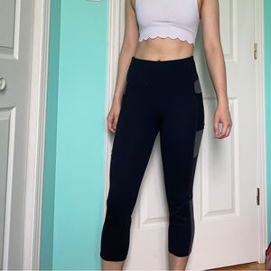 Avia Capri Black Leggings with 2 side Pockets